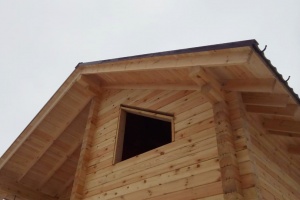Смонтирована крыша деревянного дома, п.Усады