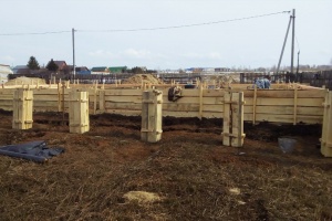 Начат монтаж ленточного фундамента деревянного дома, п. Полянка